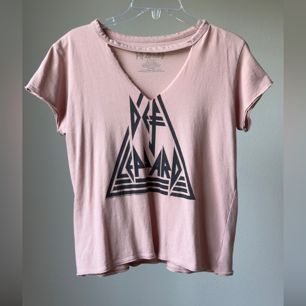 Def Lepard, 100% cotton, Pink Graphic Women's Top, size M
